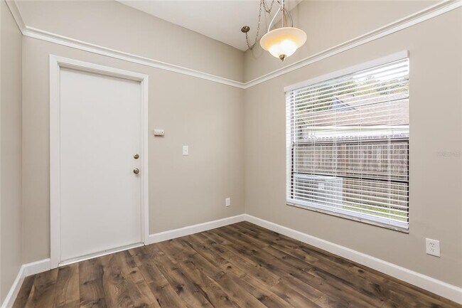 Building Photo - 616 Charing Cross Ct