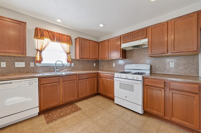 Building Photo - 20631 Tayman Oaks Dr