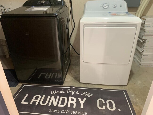 Building Photo - 2709 Highland Dr