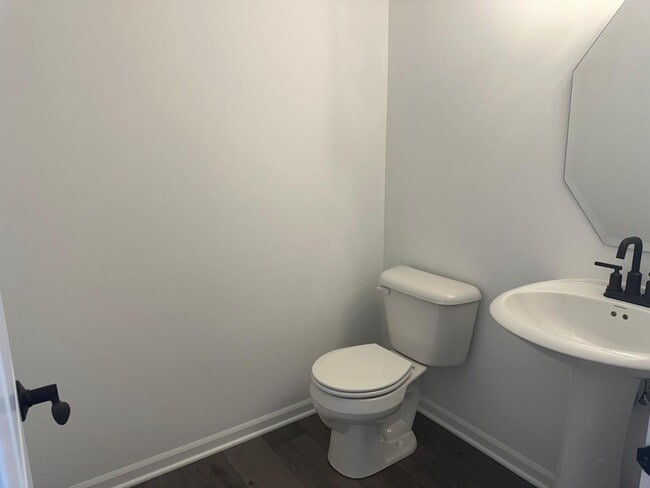 Building Photo - 1526 Albany St