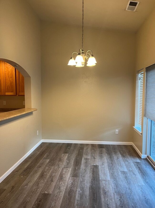 Building Photo - 3 Bedroom 2 Bath Single Family Home