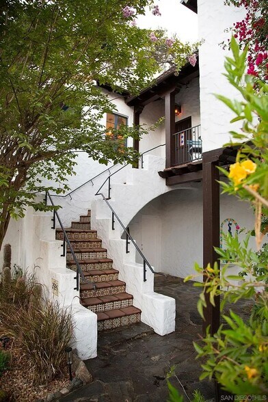 Building Photo - 2925 Graceland Way