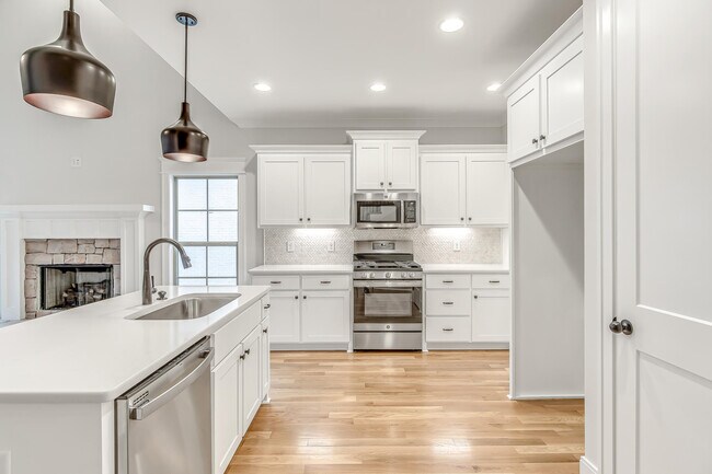 Building Photo - 122 Shady Hollow Dr