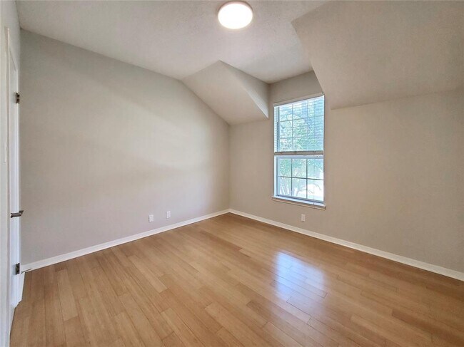 Building Photo - 11105 Crossland Dr