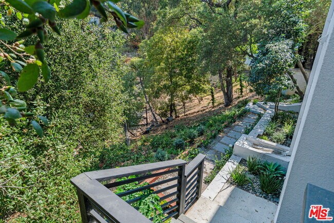 Building Photo - 3200 Oakley Dr