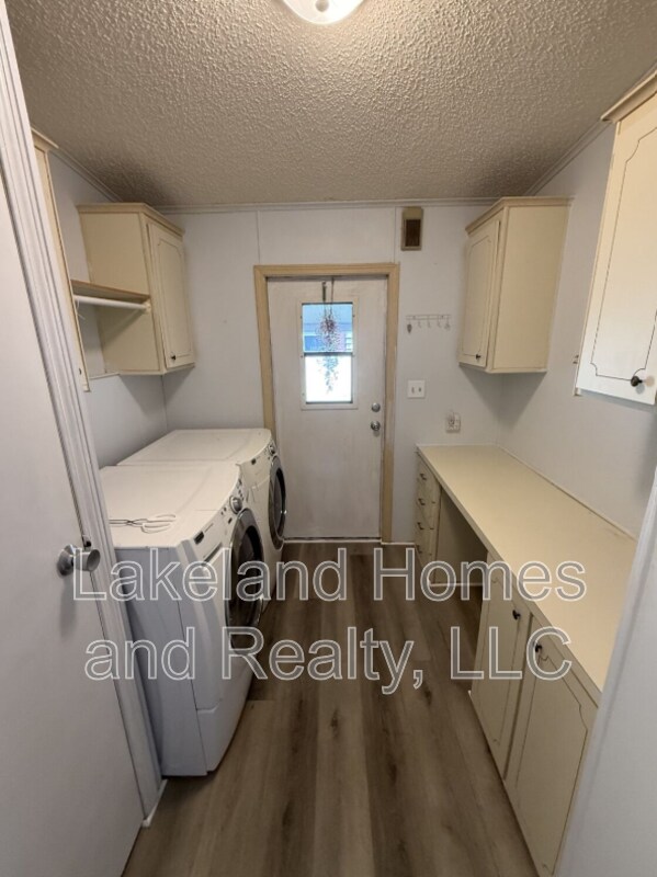 Building Photo - 1811 Sherwood Hill Dr