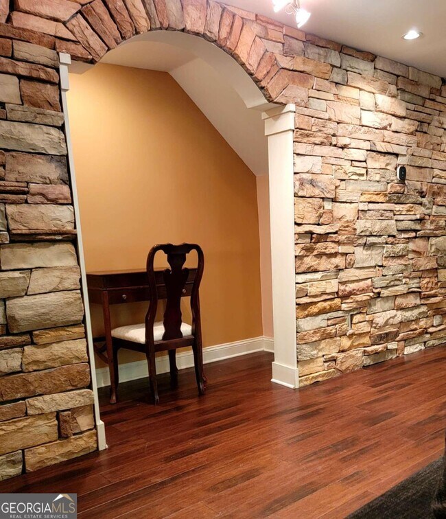 Building Photo - 4937 Village Terrace Dr