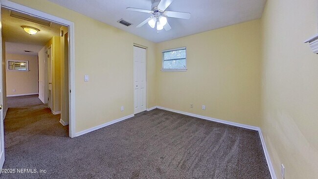 Building Photo - 165 Parkwood Dr W
