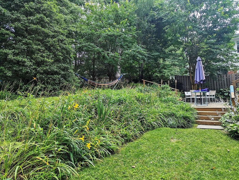 Backyard, view to the patio - 14121 Bauer Dr