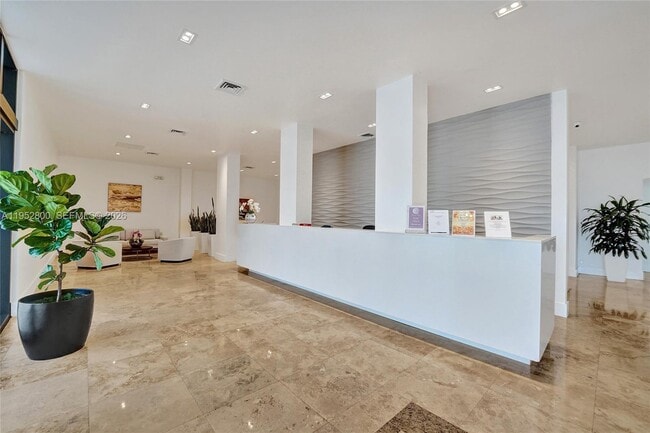 Building Photo - 2201 S Ocean Dr