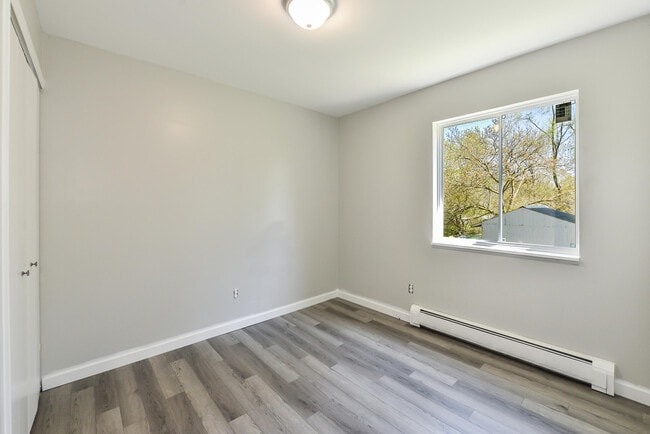 Building Photo - 9275 Brookside Dr