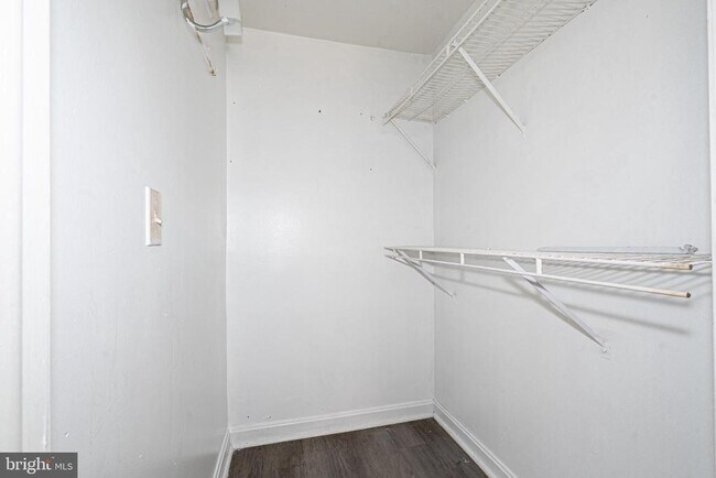 Building Photo - 1915 Rettman Ln