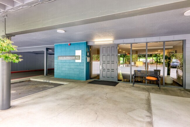 Building Photo - STYLISH 2 BED/2 BATHS LAKE OSWEGO CONDO