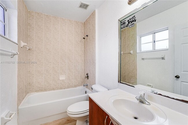 Building Photo - 631 SW 10th St