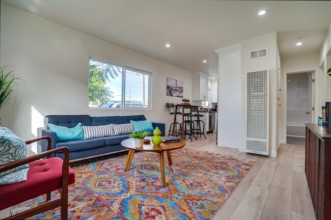 Interior Photo - 2212 E 15th St