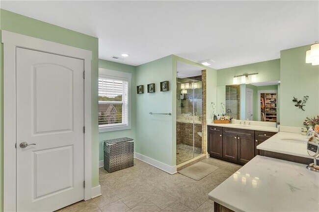 Building Photo - 5525 Fontana Ct