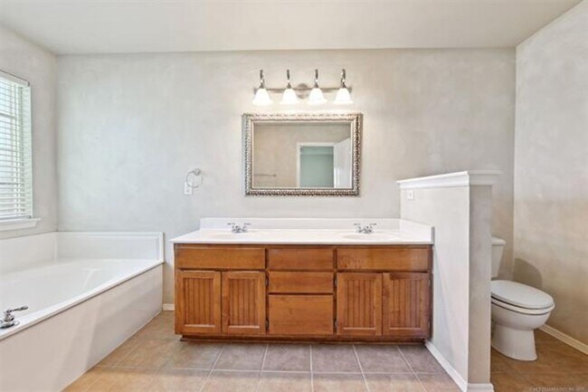 Building Photo - Large family home with plenty of space! This home has 4 bedrooms (or 3 with office), large family...