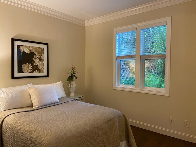 Building Photo - 1412 Hayes St