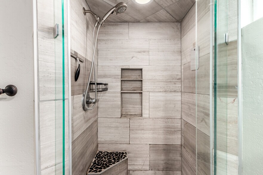 Building Photo - 830 Gray St