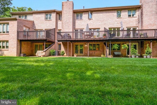 Building Photo - 71 Amity Dr