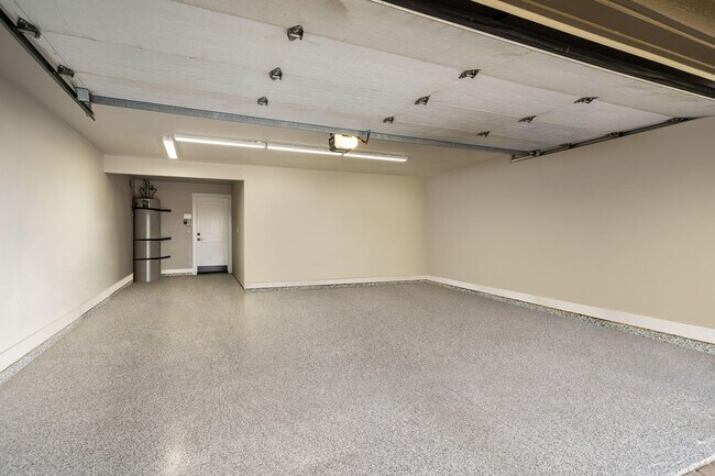 Building Photo - 321 Bouquet Canyon Dr