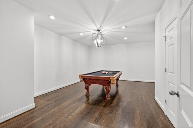 Building Photo - Beautiful 6BR Executive Brentwood Home with Pool