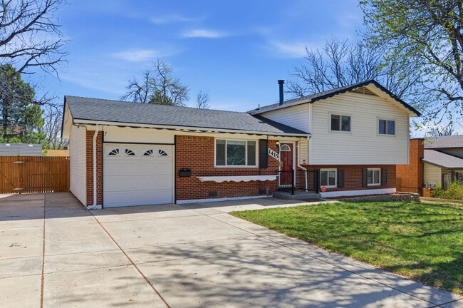 Building Photo - 1415 Holmes Dr