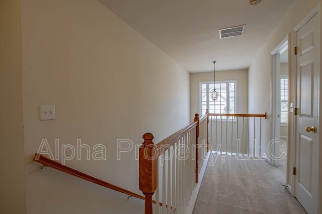 Building Photo - 111 Shairpin Ln