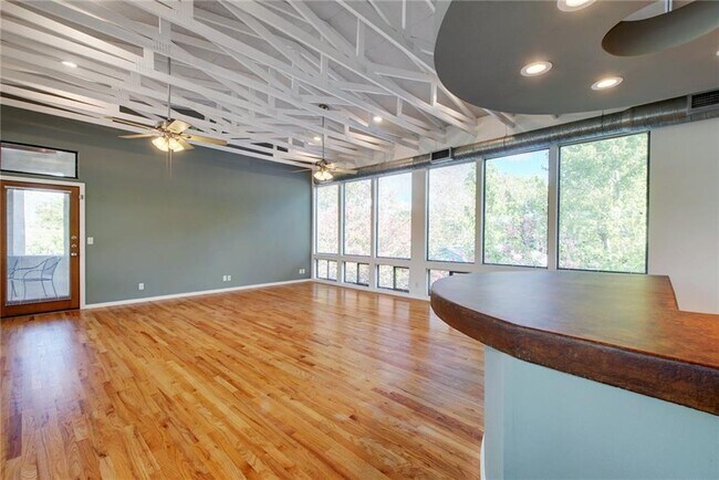 Building Photo - 1308 W N Loop Blvd