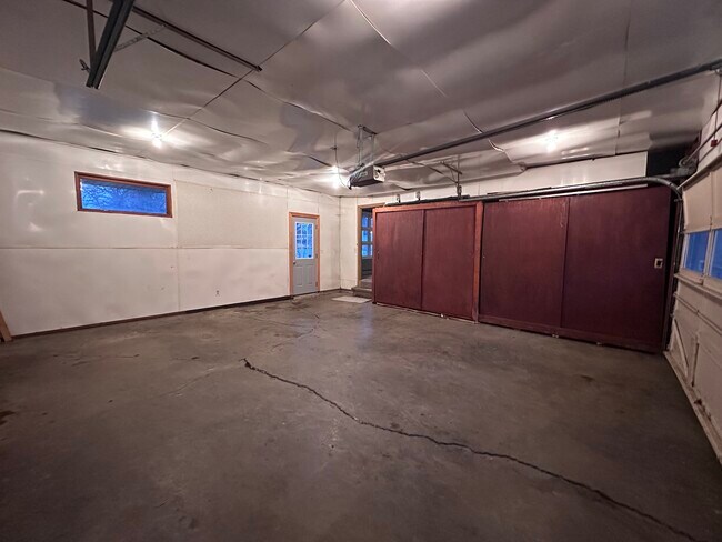 Building Photo - 206 Oak Hill Dr