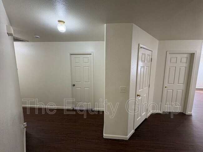 Building Photo - 1747 W Connelly Ave