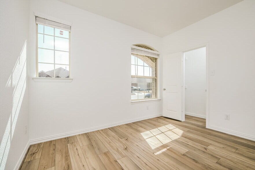 Building Photo - 1100 Daffodil St