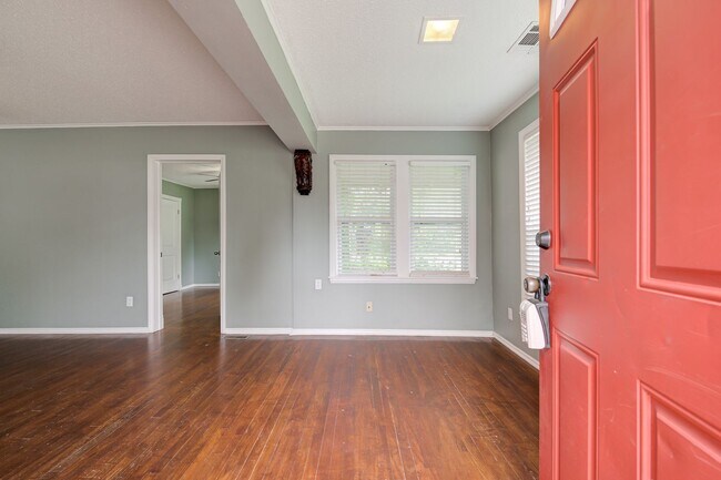 Building Photo - Super Cute Brick Home in Uptown OKC!