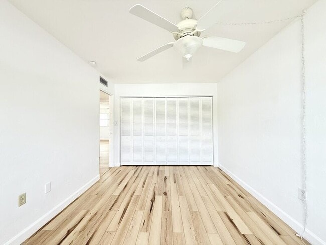 Building Photo - 445 32nd Ave N