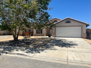 Building Photo - 3 bedroom 2 bathroom Home available in Vic...