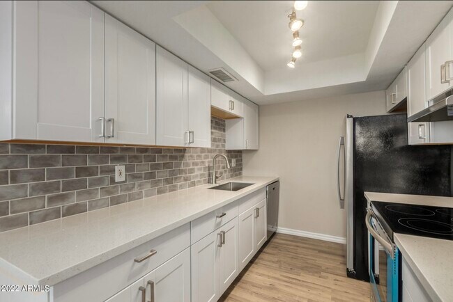 Building Photo - 1220 N 85th Pl