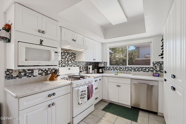 Building Photo - 4348 Loma Hermosa Dr