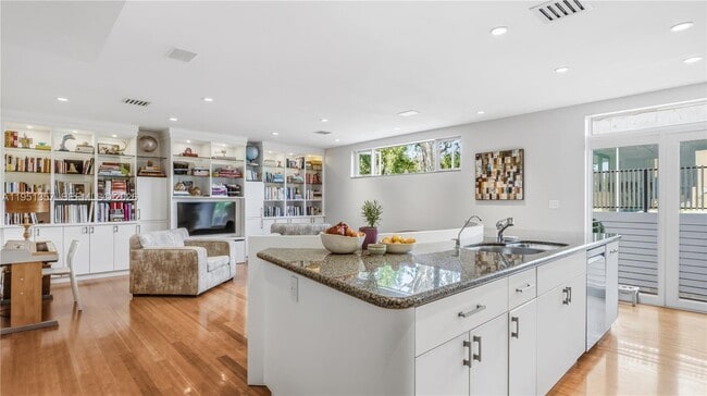 Building Photo - 4805 Cherokee Ave