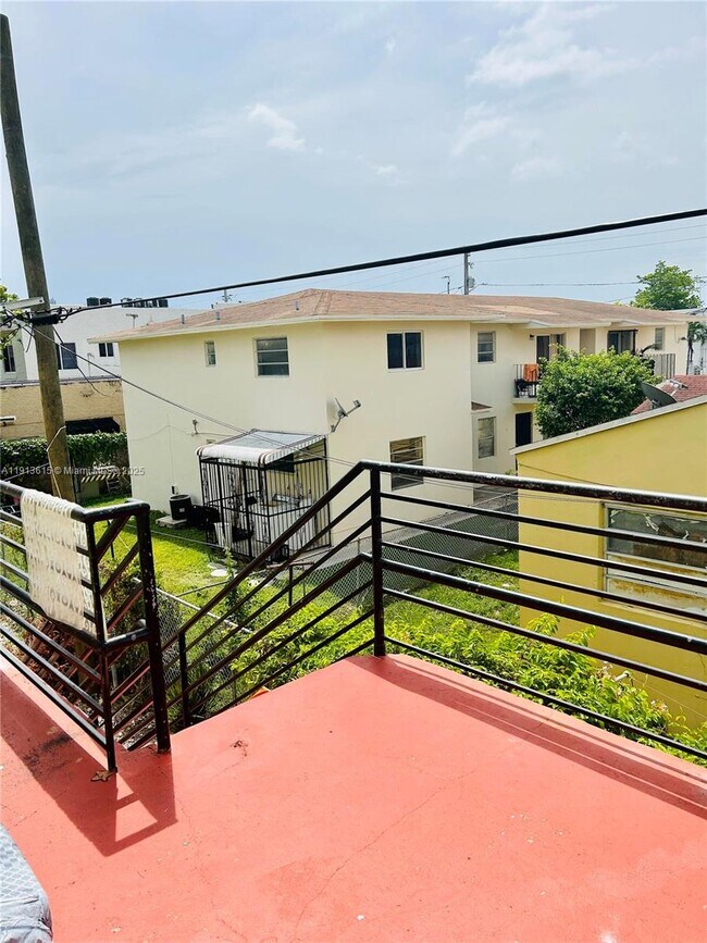 Building Photo - 1330 SW 6th St