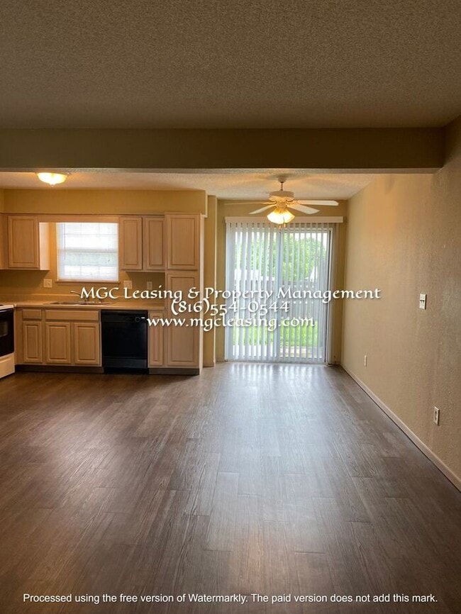Building Photo - South Garden Townhomes
