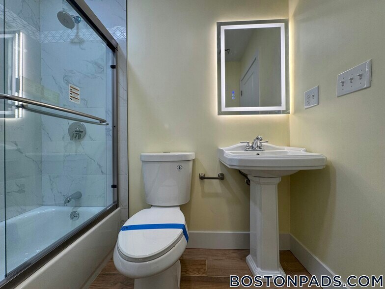 Building Photo - 7 Carson St