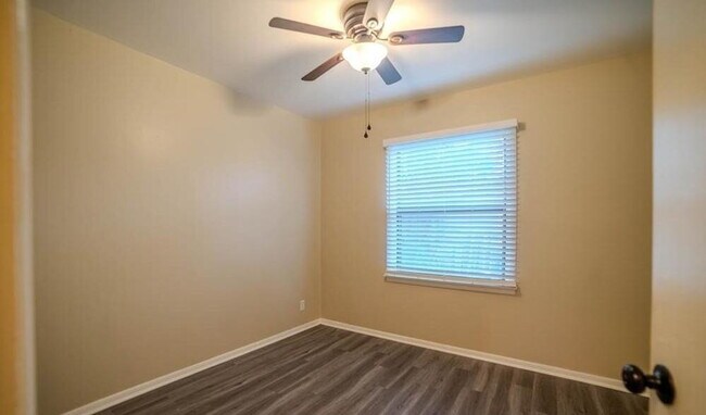 Building Photo - 506 Goodnight Dr