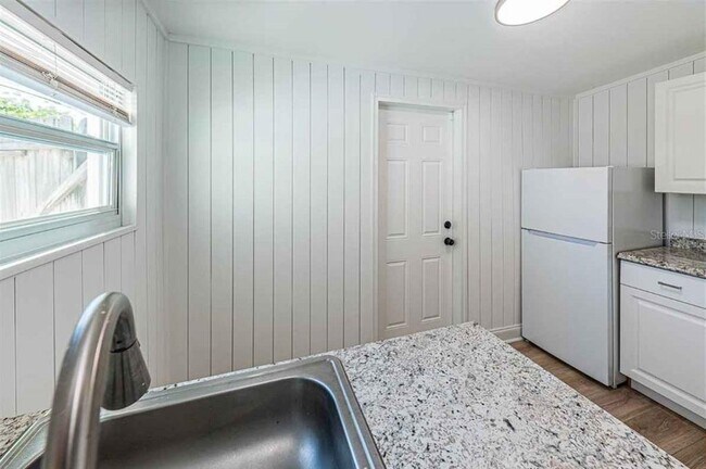 Building Photo - 1233 Sedeeva Cir S