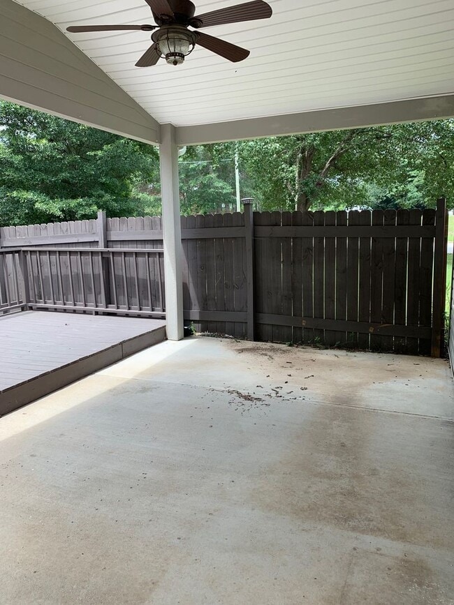 Building Photo - This beautifully 1 small Pet friendly 3 be...