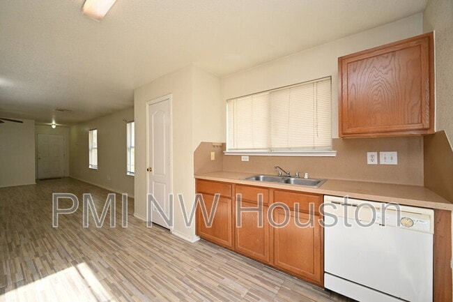 Building Photo - 12518 Sterlingstone Dr