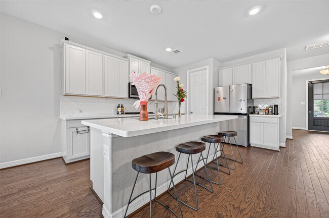 Building Photo - 17027 Bainham Forest Trl