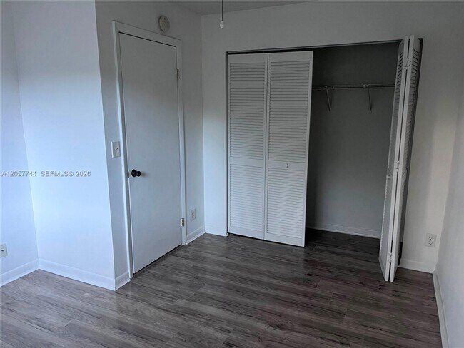 Building Photo - 9777 Westview Dr