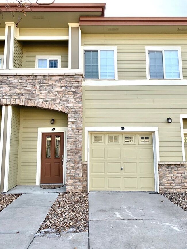 Building Photo - Immaculate Townhome in SE Fort Collin, Min...