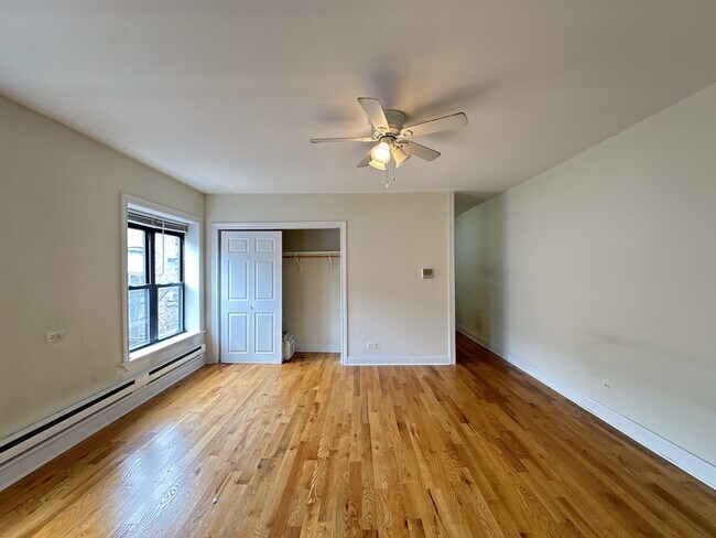 Building Photo - 822 W Cornelia Ave