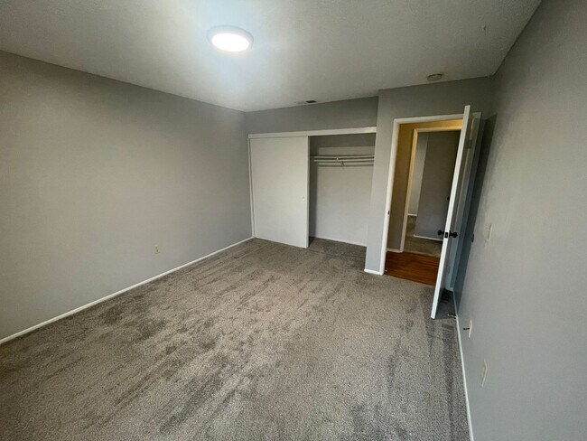 Building Photo - 43841 Nathan Dr